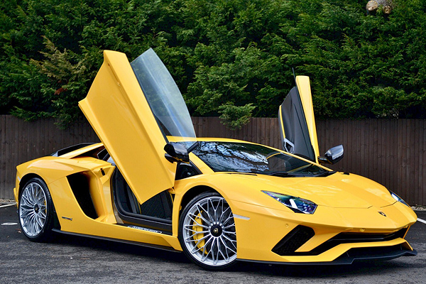 Lamborghini rental in Dubai